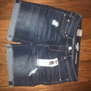 NWT Distressed Levi Shorts